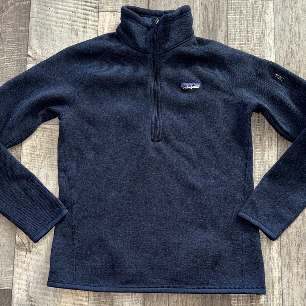 Patagonia Men's Dark Blue quarter zip pull over- size S
